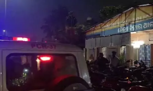 Bhubaneswar में महिला ने प्रेमी के साथ मिलकर साजिश रची, बच्चों ने उसे आपत्तिजनक स्थिति में पाया
