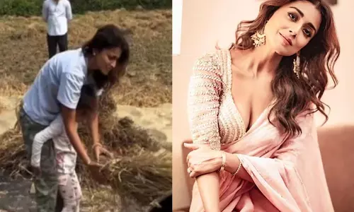 Shriya Saran: खेत में काम करती हीरोइन श्रिया.. वीडियो वायरल Shriya Saran: खेत में काम करती हीरोइन श्रिया.. वीडियो वायरल
