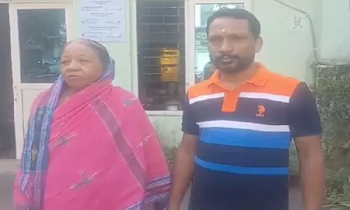 Bhubaneswar में पूजा कर रही बुजुर्ग महिला से लुटेरे ने चुराई 13 ग्राम सोने की चेन