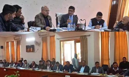 DDC अध्यक्ष राजौरी ने प्रमुख योजनाओं के तहत भौतिक, वित्तीय प्रगति की समीक्षा की DDC अध्यक्ष राजौरी ने प्रमुख योजनाओं के तहत भौतिक, वित्तीय प्रगति की समीक्षा की