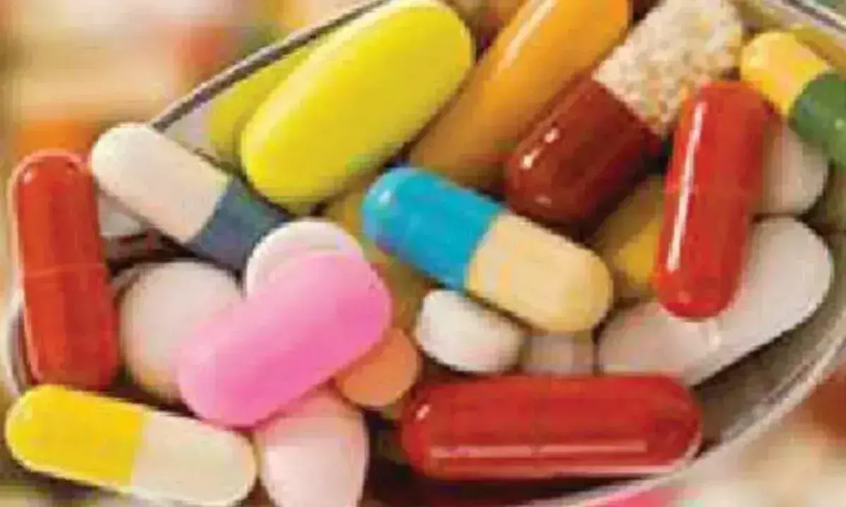 DCA ने बिना लाइसेंस वाली मेडिकल दुकानों पर छापे मारे, दवाएं जब्त कीं DCA ने बिना लाइसेंस वाली मेडिकल दुकानों पर छापे मारे, दवाएं जब्त कीं