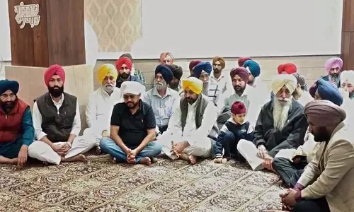 CM ने गुरु नानक जयंती पर अमृतसर गुरुद्वारे में मत्था टेका, लेकिन स्वर्ण मंदिर नहीं गए