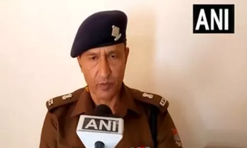SUV अनियंत्रित होकर डिवाइडर से टकराई, चार लोगों की मौत