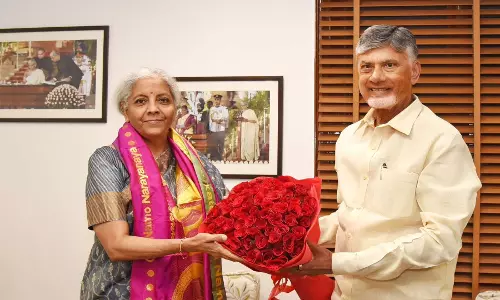 CM चंद्रबाबू नायडू ने केंद्रीय वित्त मंत्री निर्मला सीतारमण से की मुलाकात CM चंद्रबाबू नायडू ने केंद्रीय वित्त मंत्री निर्मला सीतारमण से की मुलाकात