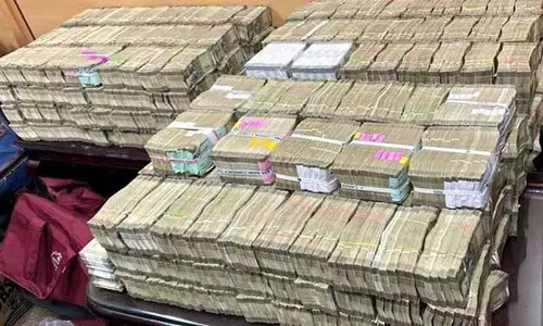 ED की छापेमारी में ‘लॉटरी किंग’ सैंटियागो मार्टिन के ₹8.8 करोड़ जब्त ED की छापेमारी में ‘लॉटरी किंग’ सैंटियागो मार्टिन के ₹8.8 करोड़ जब्त