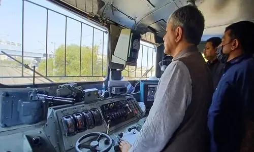 भारतीय रेलवे अपने प्रमुख मार्गों पर Kavach 4.0 को सुसज्जित करेगा भारतीय रेलवे अपने प्रमुख मार्गों पर Kavach 4.0 को सुसज्जित करेगा