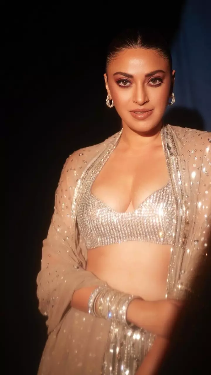 अनुष्का रंजन ने लहंगा पहन ढाया कहर