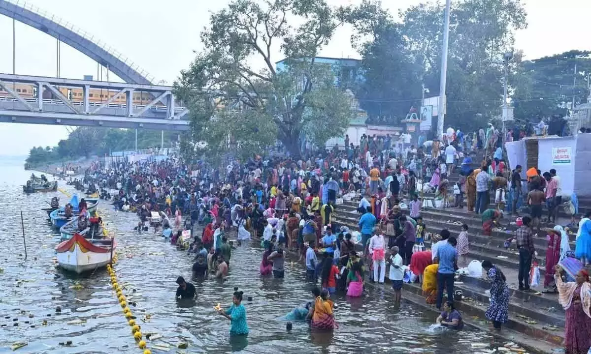 Andhra: आध्यात्मिक उत्साह कार्तिका पूर्णिमा का प्रतीक