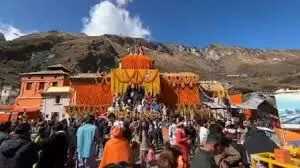 Chamoli : बंद हुआ वेद ऋचाओं का वाचन, आज मां लक्ष्मी को चढ़ाया जाएगा कढ़ाई भोग