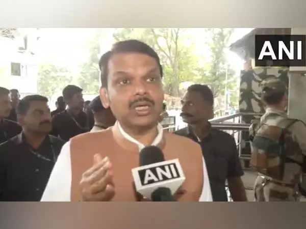 Fadnavis ने मौलाना सज्जाद नोमानी की विभाजनकारी टिप्पणी की निंदा की