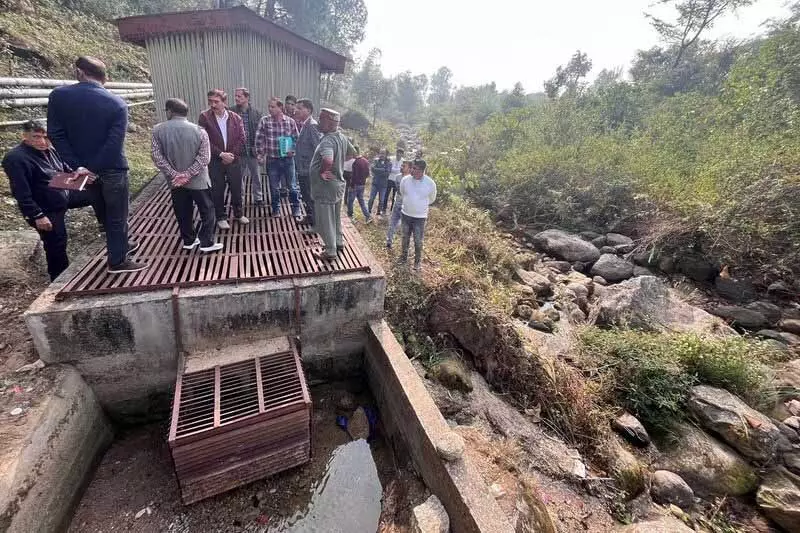 Kangra में नदियां सूखी, लोगों को पानी का संकट