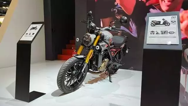 अपडेटेड हीरो मैवरिक 440 का EICMA 2024 में अनावरण, TFT डिस्प्ले के साथ USD फोर्क भी मिलेगा