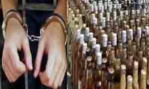 Bihar News: 40 लीटर देशी शराब के साथ तस्कर गिरफ्तार Bihar News: 40 लीटर देशी शराब के साथ तस्कर गिरफ्तार