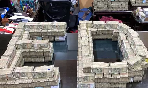 लॉटरी किंग सपड़ाया, 8 करोड़ 8 लाख कैश जब्त