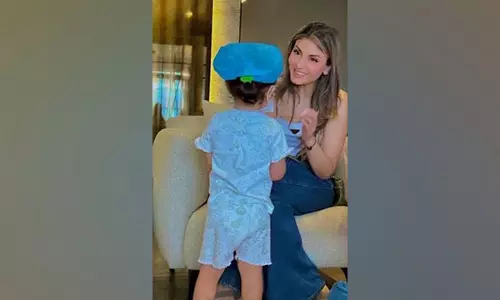 Riddhima Kapoor ने भतीजी राहा के साथ प्यारी तस्वीर शेयर की Riddhima Kapoor ने भतीजी राहा के साथ प्यारी तस्वीर शेयर की