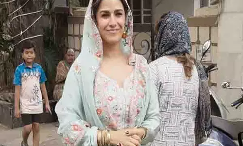 गुरु नानक जयंती पर मुंबई के गुरुद्वारे में Nimrat Kaur ने मत्था टेका गुरु नानक जयंती पर मुंबई के गुरुद्वारे में Nimrat Kaur ने मत्था टेका