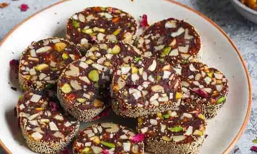 ड्राई फ्रूट रोल:  खुशनुमा बना देगी ये खास स्वीट डिश