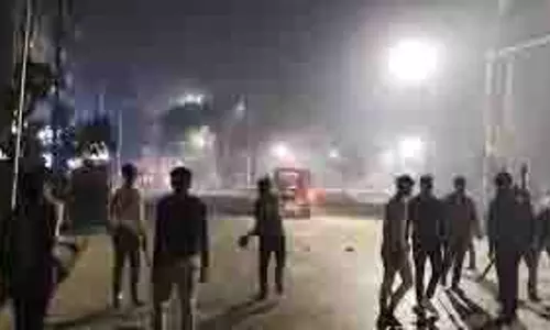 Up News: 2 समुदाय के लोग आपस में भिड़े, चाकूबाजी और पथराव Up News: 2 समुदाय के लोग आपस में भिड़े, चाकूबाजी और पथराव