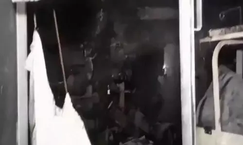 CM Yogi ने मरने वाले नवजात शिशुओं के माता-पिता को 5-5 लाख रुपये और घायलों के परिवारों को 50,000 रुपये देने की घोषणा की
