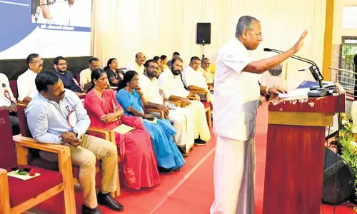 Kerala: विचार करें कि ज्ञान सामाजिक कल्याण में किस प्रकार योगदान दे सकता है
