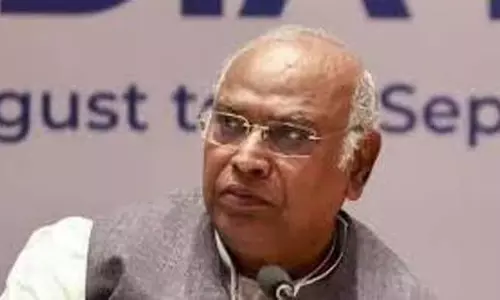 Kashmir leaders : अनुच्छेद 370 पर टिप्पणी को लेकर मल्लिकार्जुन खड़गे की आलोचना की Kashmir leaders : अनुच्छेद 370 पर टिप्पणी को लेकर मल्लिकार्जुन खड़गे की आलोचना की
