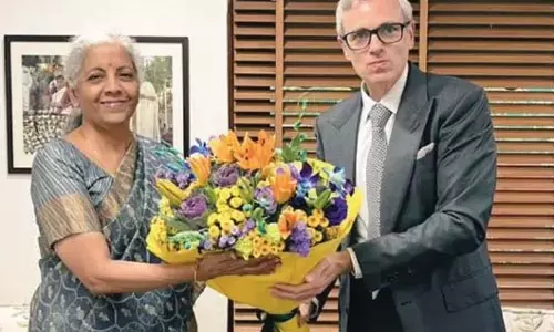 Delhi: उमर अब्दुल्ला ने वित्त मंत्री सीतारमण से मुलाकात की Delhi: उमर अब्दुल्ला ने वित्त मंत्री सीतारमण से मुलाकात की