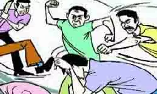 UP News: नशे में धुत बारातियों ने किया अपराध, जमकर चले लाठी-डंडे UP News: नशे में धुत बारातियों ने किया अपराध, जमकर चले लाठी-डंडे