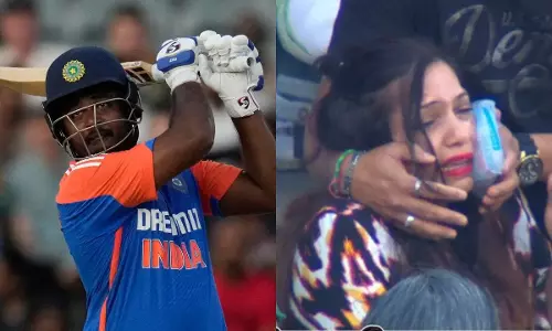 एक छक्का संजू सैमसन ने मारा और गेंद एक महिला के चेहरे पर लगी एक छक्का संजू सैमसन ने मारा और गेंद एक महिला के चेहरे पर लगी