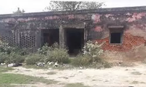 Madhubani: मंसापुर उपस्वास्थ्य केन्द्र खंडहर में हो रहा तब्दील