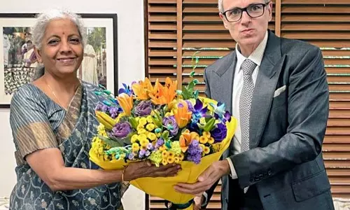 Omar Abdullah ने वित्त मंत्री से मुलाकात की, केंद्र पर निर्भरता कम करने के कदमों पर चर्चा की