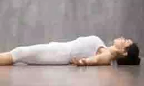 Yoga Tips: इन योगासनों के अभ्यास से चेहरे पर आती है चमक Yoga Tips: इन योगासनों के अभ्यास से चेहरे पर आती है चमक