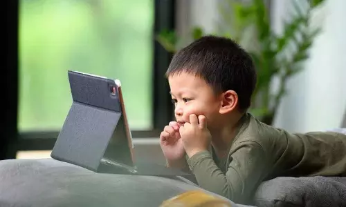 अत्यधिक स्क्रीन समय के कारण बच्चों में समय से पहले यौवन का खतरा: Study