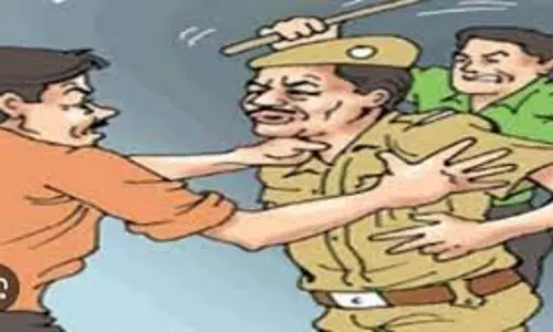 Gopalganj: पुलिस टीम पर कुछ लोगों ने हमला किया Gopalganj: पुलिस टीम पर कुछ लोगों ने हमला किया