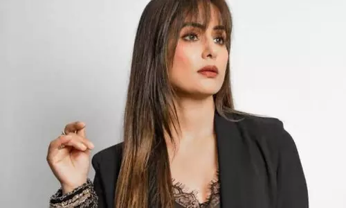 कैंसर से जूझ रहीं हिना खान के पैर में चोट लग गई कैंसर से जूझ रहीं हिना खान के पैर में चोट लग गई