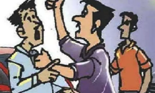 Haridwar: दो वाहन चालकों की आपस में हाथापाई ,लोहे की रॉड से किया हमला ; बची जान Haridwar: दो वाहन चालकों की आपस में हाथापाई ,लोहे की रॉड से किया हमला ; बची जान