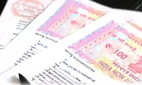 Registrar ने ₹ 60 हजार मांगी रिश्वत: पुलिस ने घेराबंदी कर किया गिरफ्तार