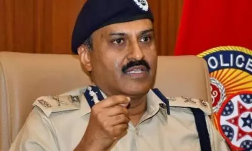 Assam डीजीपी ने डिलीवरी एजेंट पर हमले के मामले में पानबाजार ओसी को निलंबित Assam डीजीपी ने डिलीवरी एजेंट पर हमले के मामले में पानबाजार ओसी को निलंबित