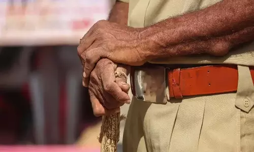 Social Media पर पोस्टल बैलेट की तस्वीर शेयर करने पर कांस्टेबल पर मामला दर्ज Social Media पर पोस्टल बैलेट की तस्वीर शेयर करने पर कांस्टेबल पर मामला दर्ज