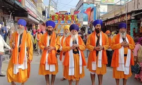 पौंटा साहिब Gurdwara में तीन दिवसीय समारोह का समापन पौंटा साहिब Gurdwara में तीन दिवसीय समारोह का समापन
