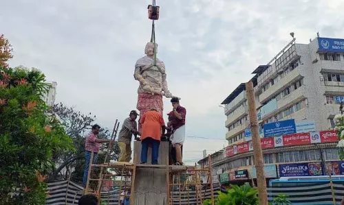 Kerala :  त्रिशूर में क्षतिग्रस्त सक्तन थंपुरन प्रतिमा की मरम्मत के बाद उसे पुन स्थापित किया