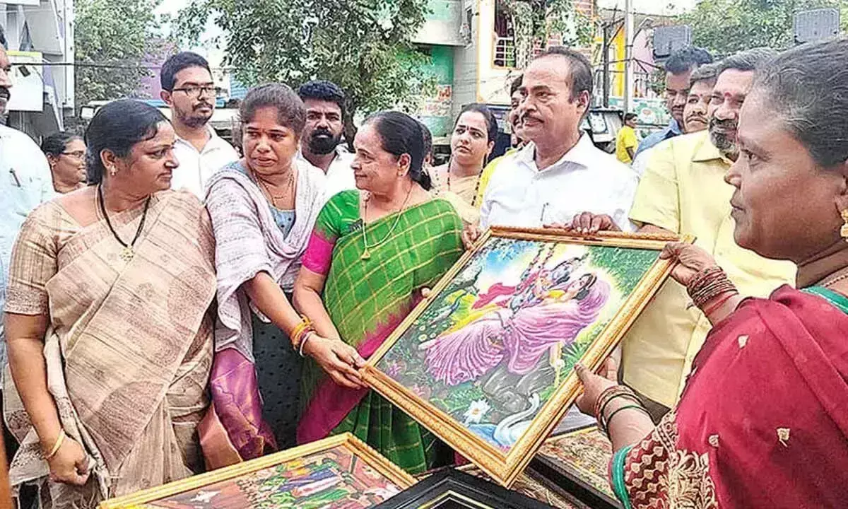 Andhra Pradesh: नगर निकाय स्वयं सहायता समूह उत्पादों को बढ़ावा देगा Andhra Pradesh: नगर निकाय स्वयं सहायता समूह उत्पादों को बढ़ावा देगा