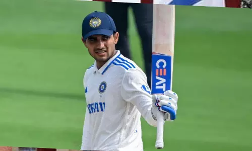 AUS vs IND: शुभमन गिल का टेस्ट में ओपनिंग खेलना संदिग्ध, हाथ में लगी चोट AUS vs IND: शुभमन गिल का टेस्ट में ओपनिंग खेलना संदिग्ध, हाथ में लगी चोट