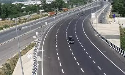Noida: यमुना एक्सप्रेसवे से कार्गो टर्मिनल तक बनने वाली सड़क की चौड़ाई बढ़ेगी Noida: यमुना एक्सप्रेसवे से कार्गो टर्मिनल तक बनने वाली सड़क की चौड़ाई बढ़ेगी