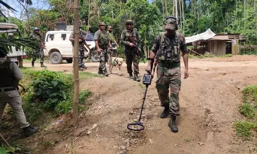 Manipur : सुरक्षा बलों को शांति बहाल करने के लिए सभी आवश्यक कदम उठाने का निर्देश Manipur : सुरक्षा बलों को शांति बहाल करने के लिए सभी आवश्यक कदम उठाने का निर्देश