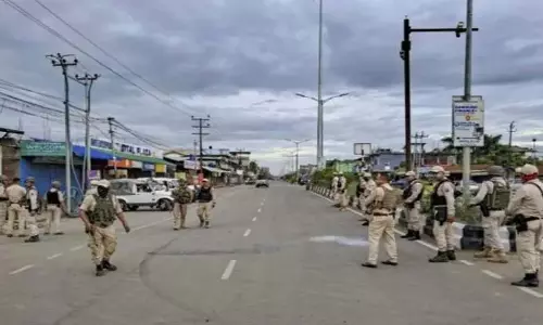 Manipur: इंफाल में कर्फ्यू लगाया गया, 7 जिलों में इंटरनेट बंद Manipur: इंफाल में कर्फ्यू लगाया गया, 7 जिलों में इंटरनेट बंद