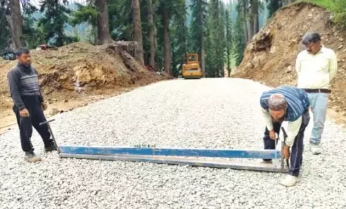 Jammu: बंगस घाटी को 2025 तक 34.5 किलोमीटर लम्बी पक्की सड़क मिलेगी Jammu: बंगस घाटी को 2025 तक 34.5 किलोमीटर लम्बी पक्की सड़क मिलेगी