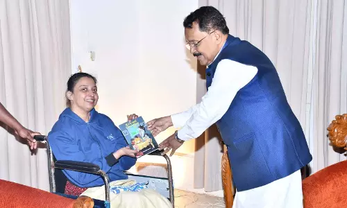 GOA: राज्यपाल ने कोंकणी कवयित्री श्रद्धा गारड की 4 पुस्तकों का विमोचन किया GOA: राज्यपाल ने कोंकणी कवयित्री श्रद्धा गारड की 4 पुस्तकों का विमोचन किया