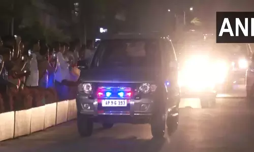 CM चंद्रबाबू नायडू और राज्य मंत्री नारा लोकेश AIG अस्पताल से रवाना हुए, VIDEO... CM चंद्रबाबू नायडू और राज्य मंत्री नारा लोकेश AIG अस्पताल से रवाना हुए, VIDEO...