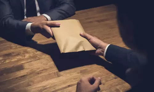 डिलीवरी के बाद डिस्चार्ज के लिए रिश्वत, Odisha के अस्पताल पर भ्रष्टाचार के आरोप डिलीवरी के बाद डिस्चार्ज के लिए रिश्वत, Odisha के अस्पताल पर भ्रष्टाचार के आरोप