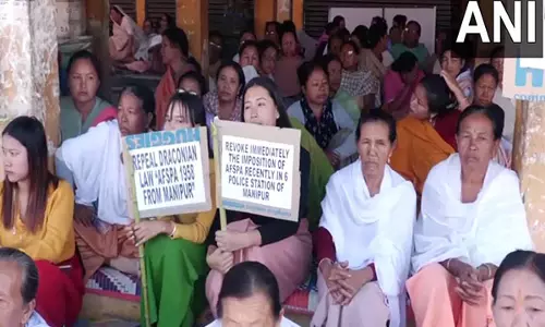 Manipur: बढ़ते तनाव के बीच कथित अपहरण के बाद लामलाई, चालौ गांव की महिलाओं ने किया विरोध प्रदर्शन